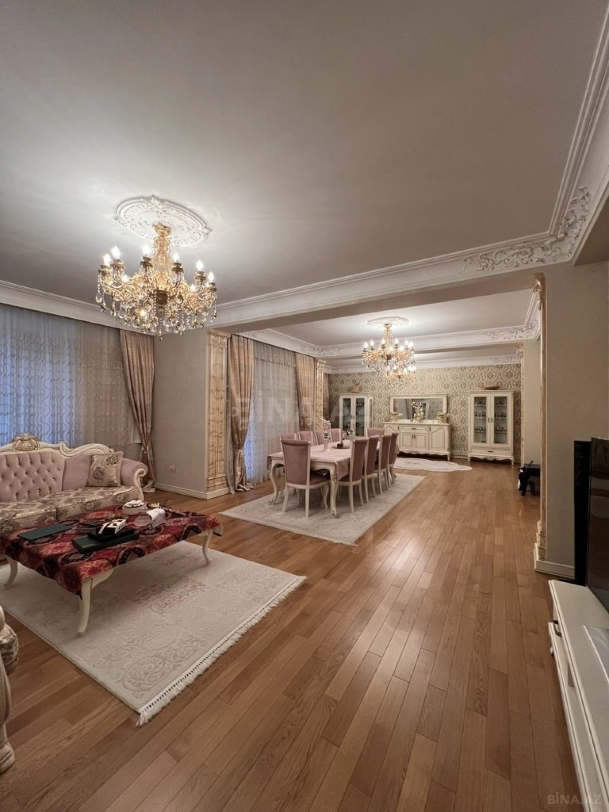 Satılır 4 otaqlı mənzil 260 m²