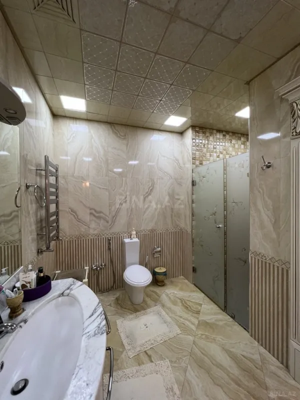 Satılır 4 otaqlı mənzil 260 m²