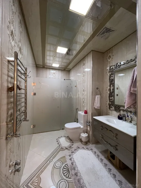 Satılır 4 otaqlı mənzil 260 m²