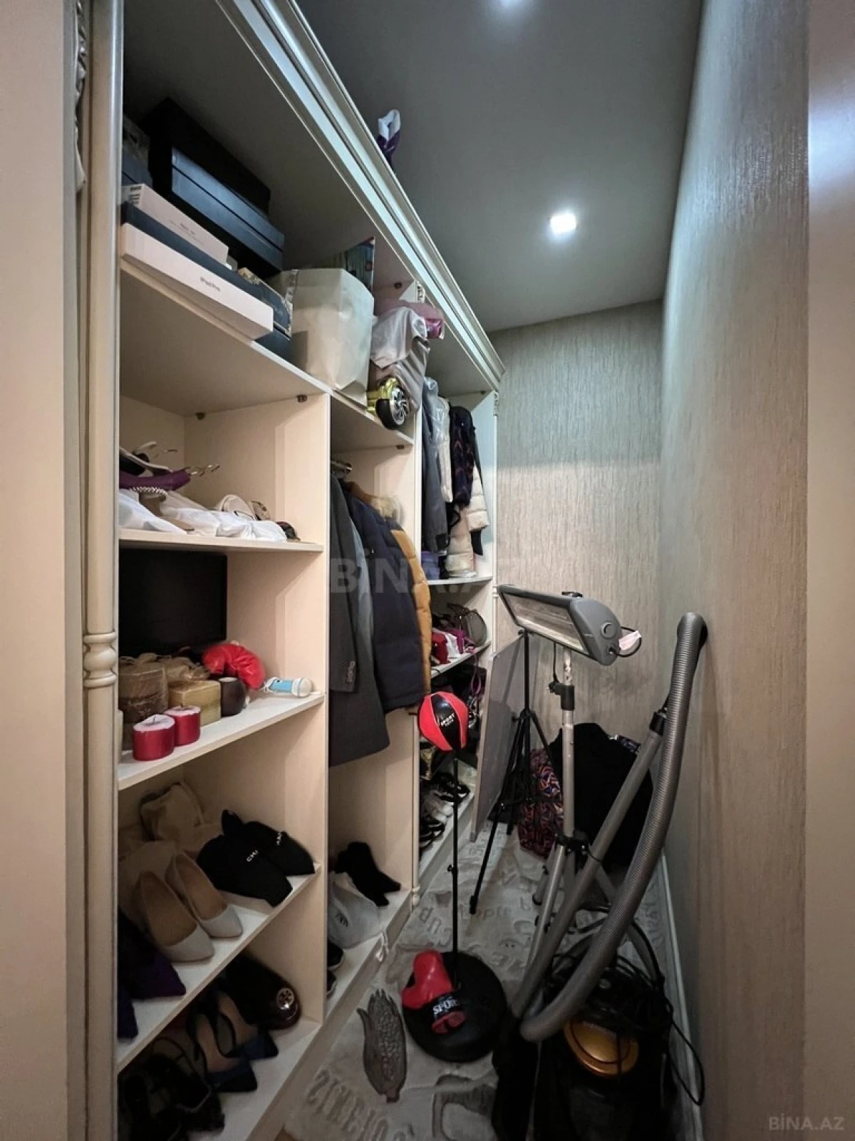 Satılır 4 otaqlı mənzil 260 m²