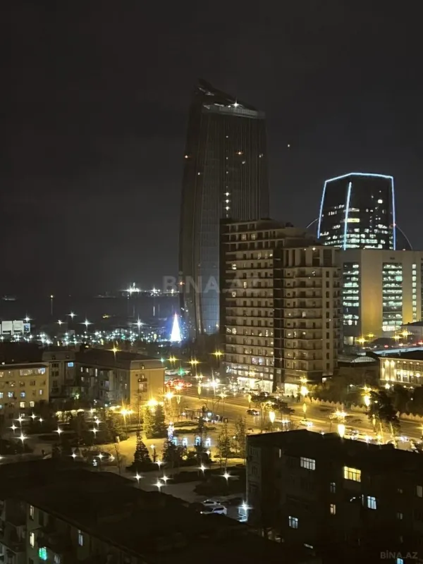 Satılır 4 otaqlı mənzil 260 m²