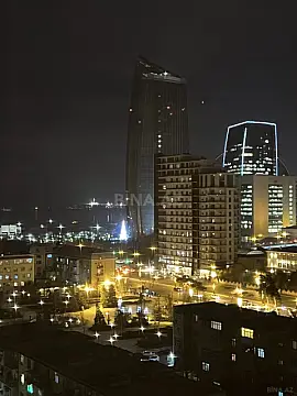 Satılır 4 otaqlı mənzil 260 m²