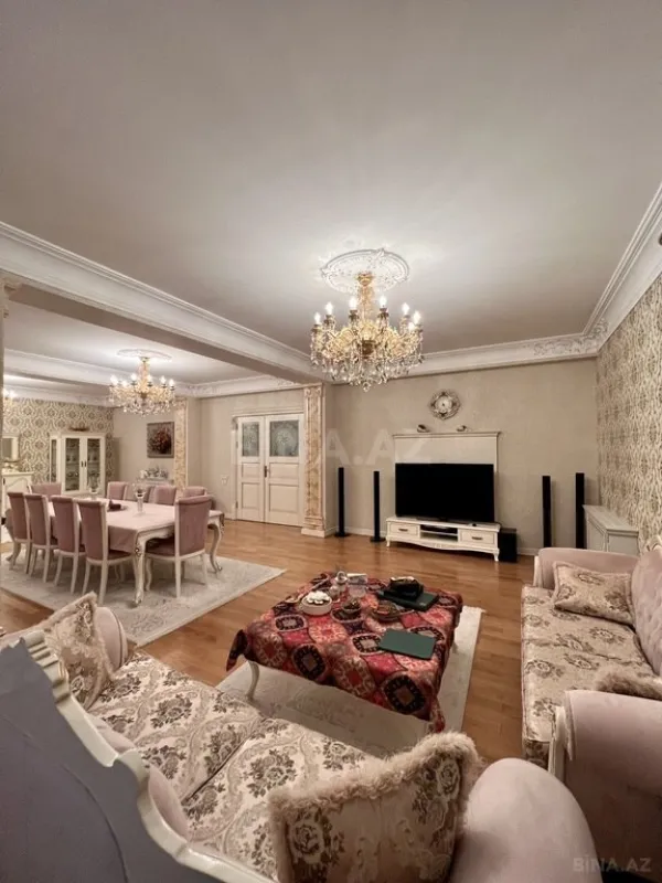 Satılır 4 otaqlı mənzil 260 m²