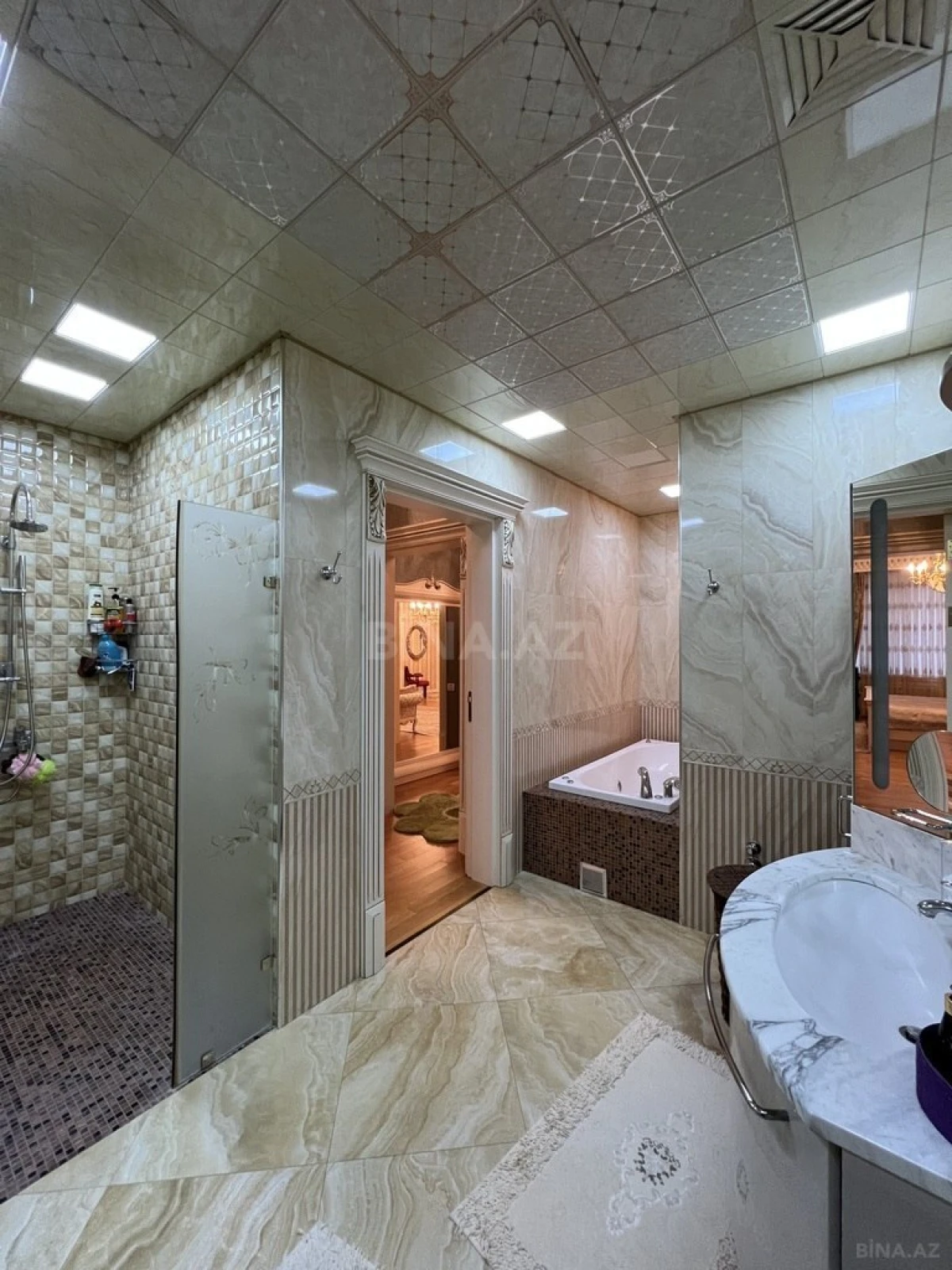 Satılır 4 otaqlı mənzil 260 m²