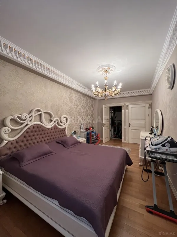 Satılır 4 otaqlı mənzil 260 m²