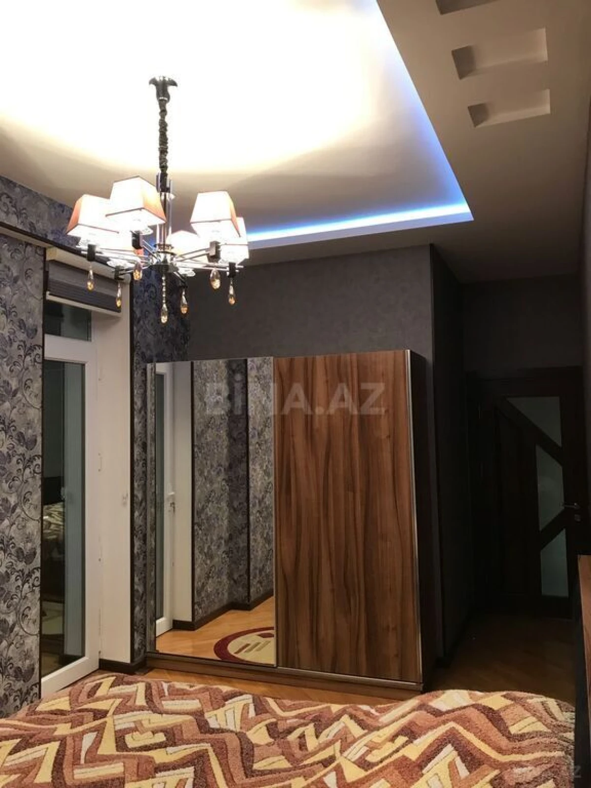 Satılır 3 otaqlı mənzil 113 m²