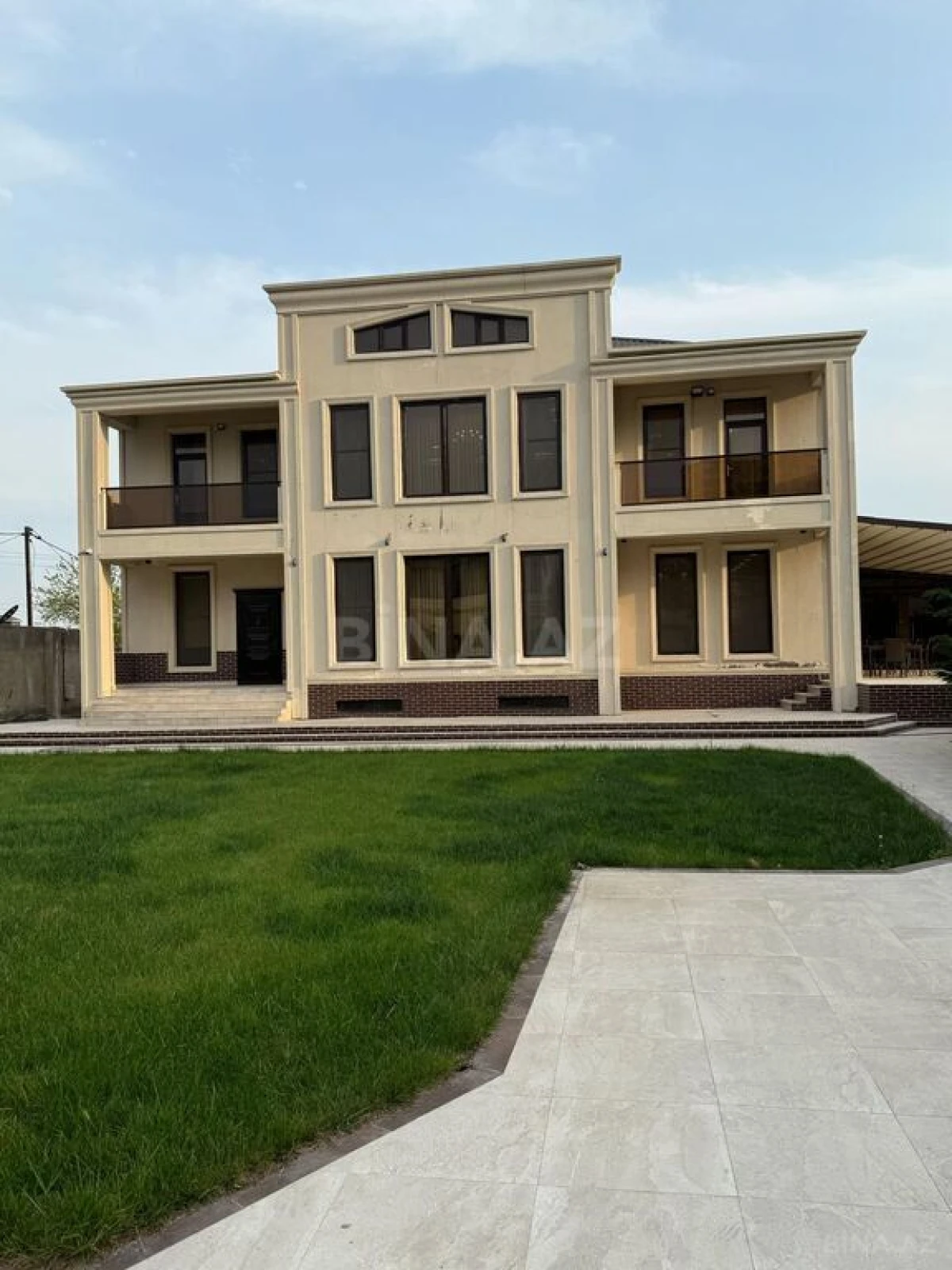 Satılır 7 otaqlı həyət evi 550 m²