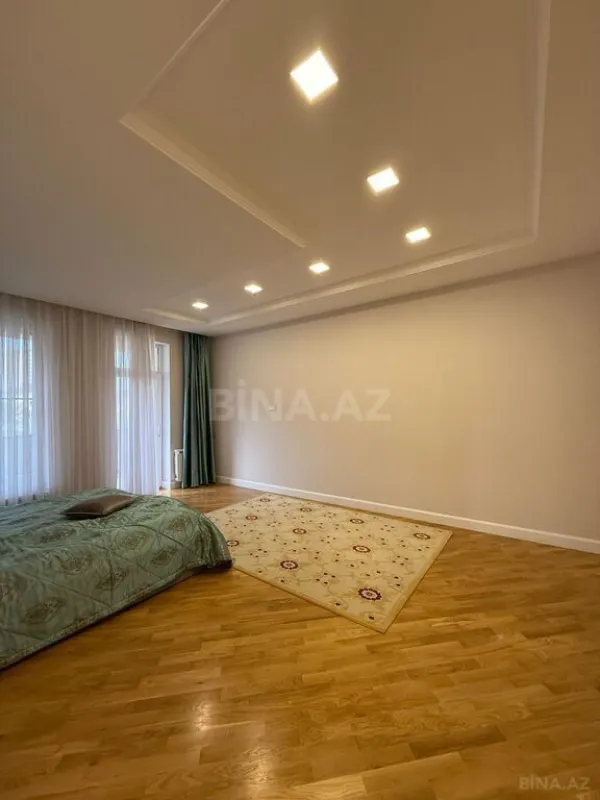 Satılır 7 otaqlı həyət evi 550 m²