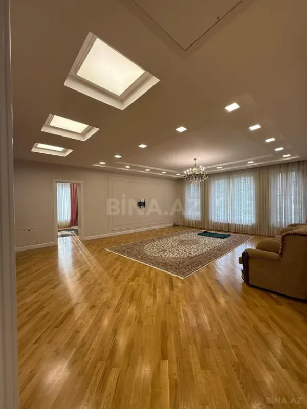 Satılır 7 otaqlı həyət evi 550 m²