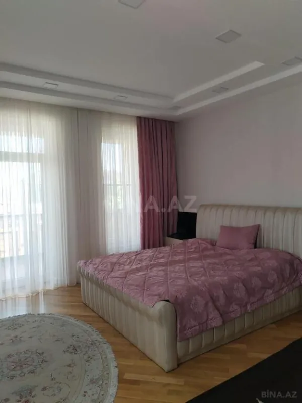 Satılır 7 otaqlı həyət evi 550 m²