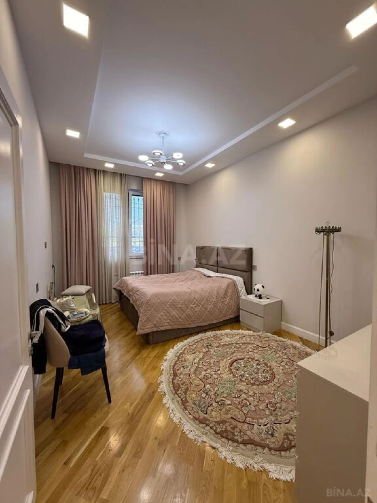 Satılır 7 otaqlı həyət evi 550 m²