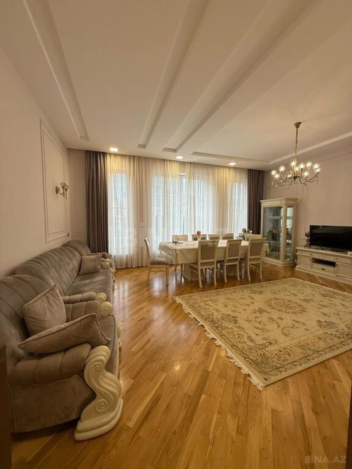 Satılır 7 otaqlı həyət evi 550 m²