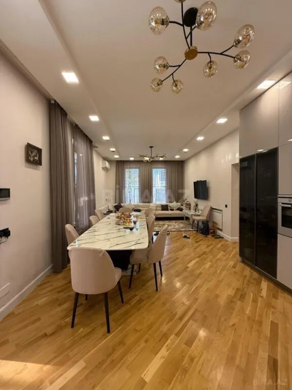 Satılır 7 otaqlı həyət evi 550 m²