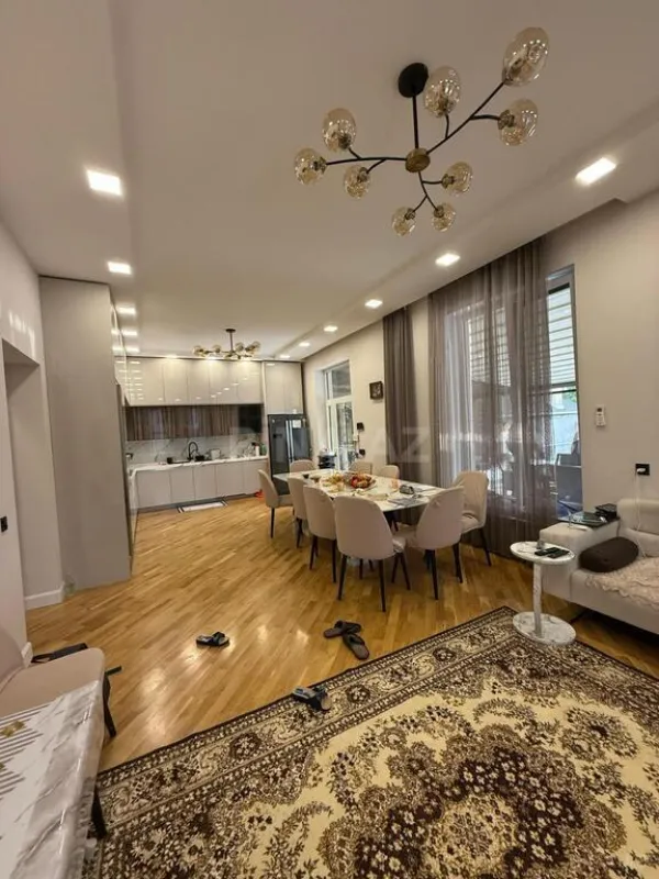 Satılır 7 otaqlı həyət evi 550 m²