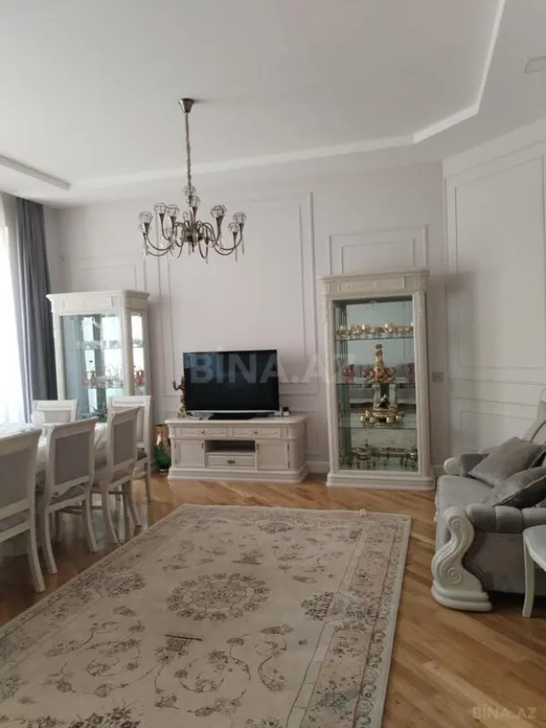 Satılır 7 otaqlı həyət evi 550 m²