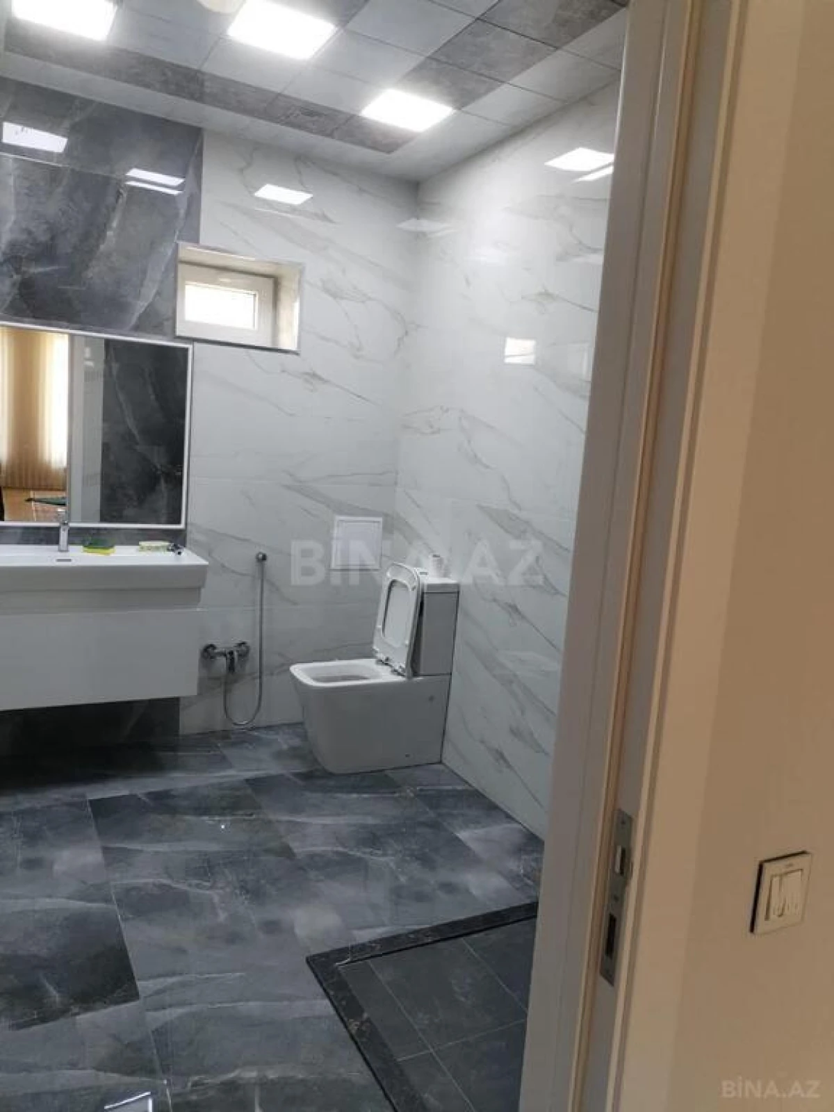 Satılır 7 otaqlı həyət evi 550 m²