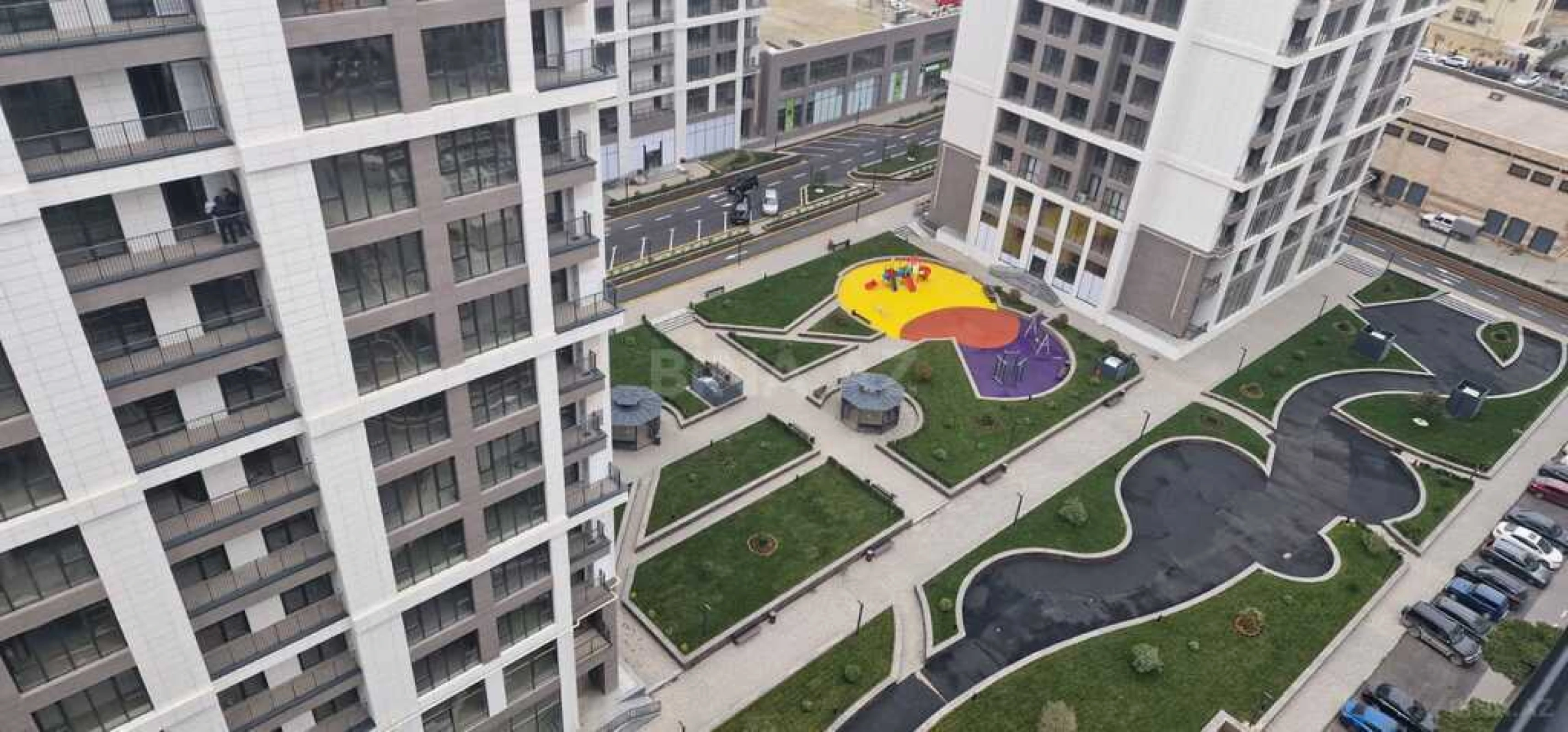 Satılır 3 otaqlı mənzil 146 m²