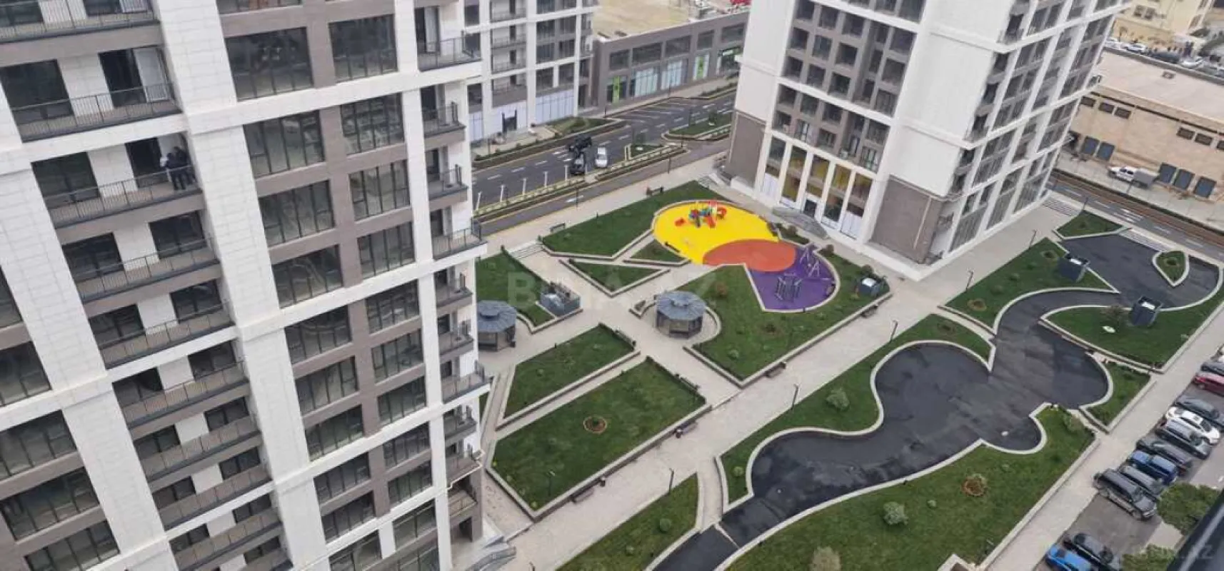 Satılır 3 otaqlı mənzil 146 m²