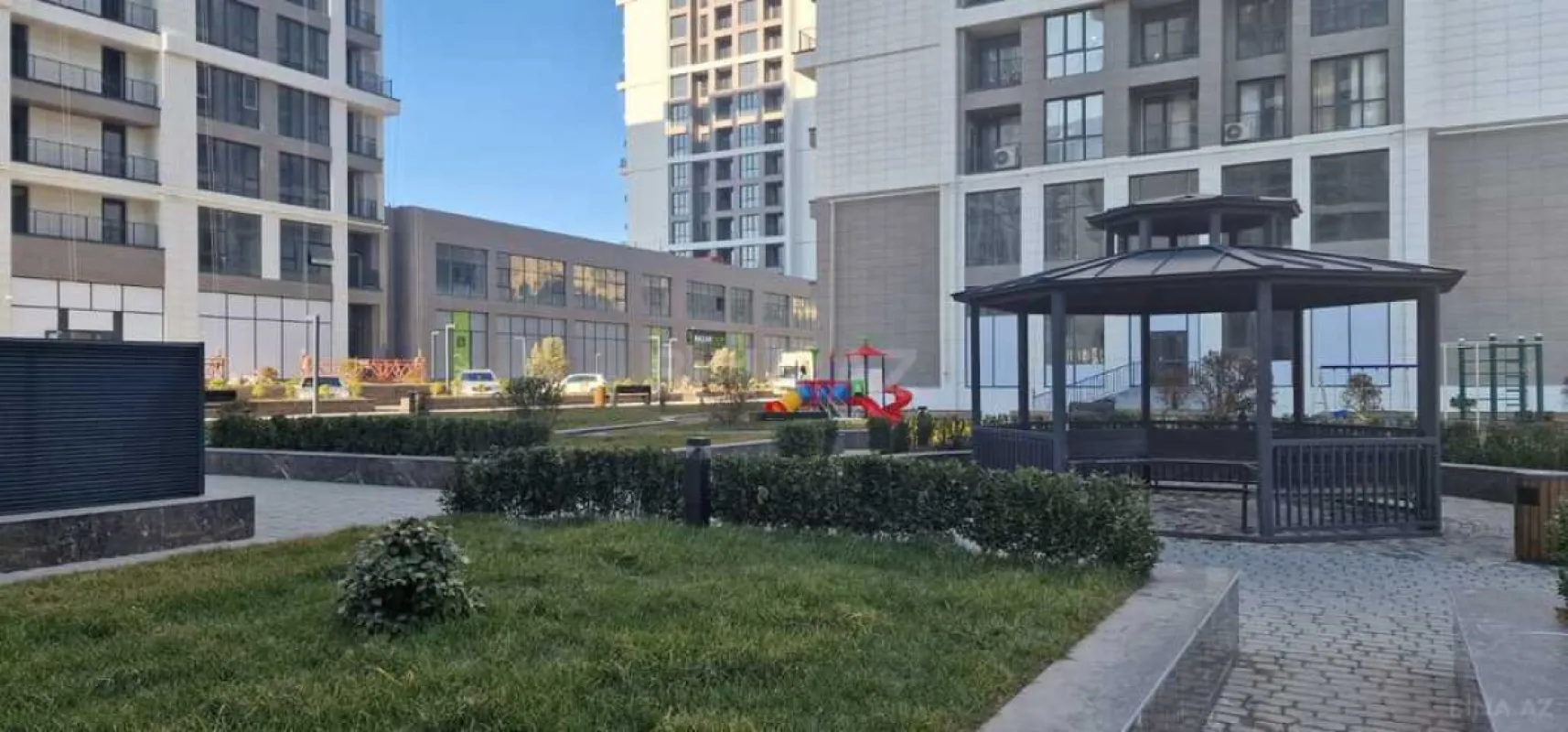 Satılır 3 otaqlı mənzil 146 m²