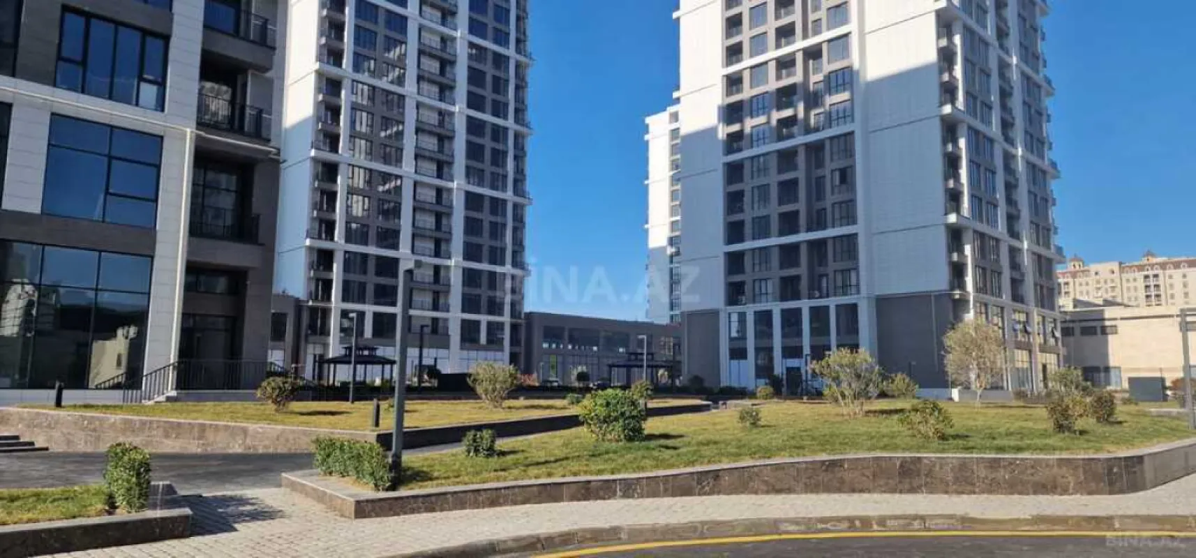 Satılır 3 otaqlı mənzil 146 m²