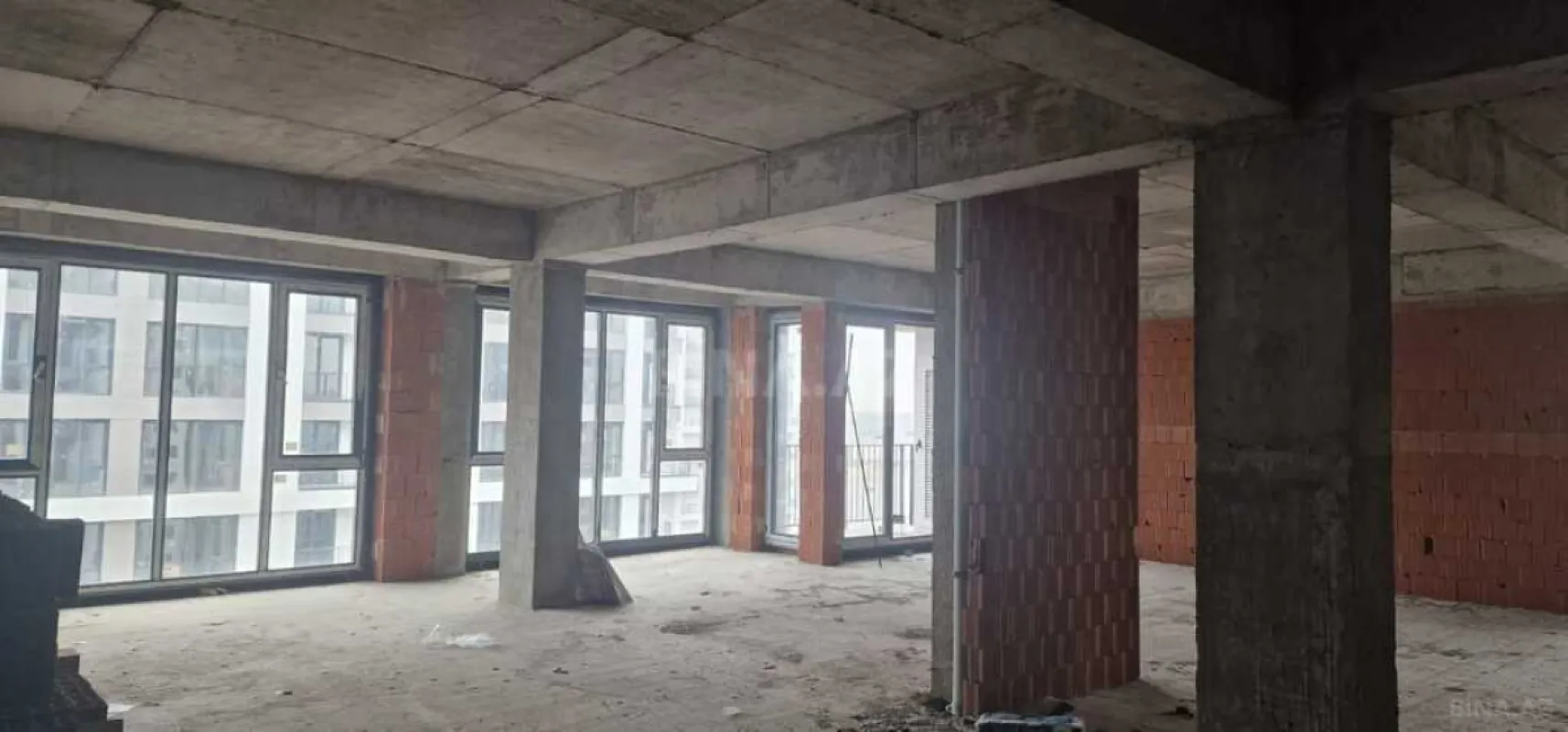 Satılır 3 otaqlı mənzil 146 m²