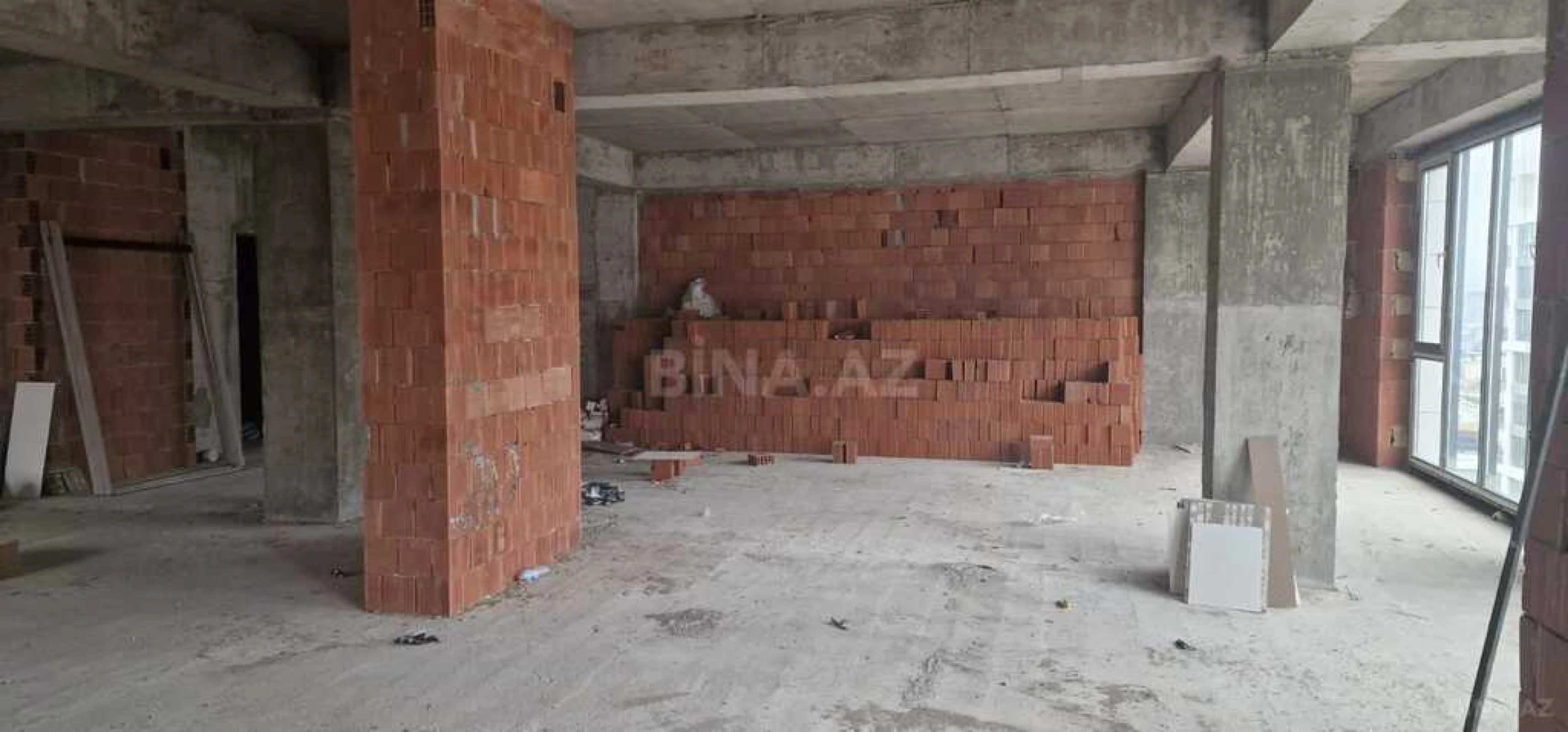 Satılır 3 otaqlı mənzil 146 m²