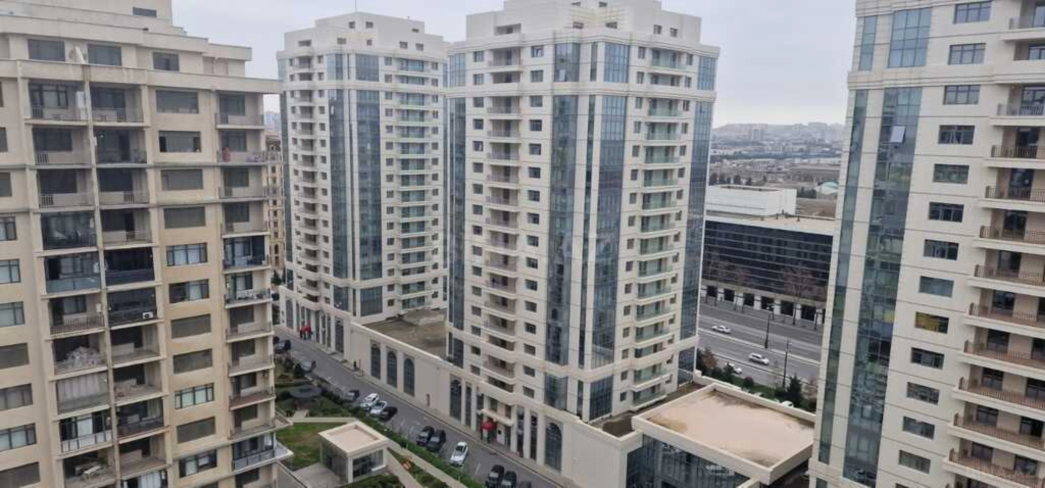 Satılır 3 otaqlı mənzil 146 m²