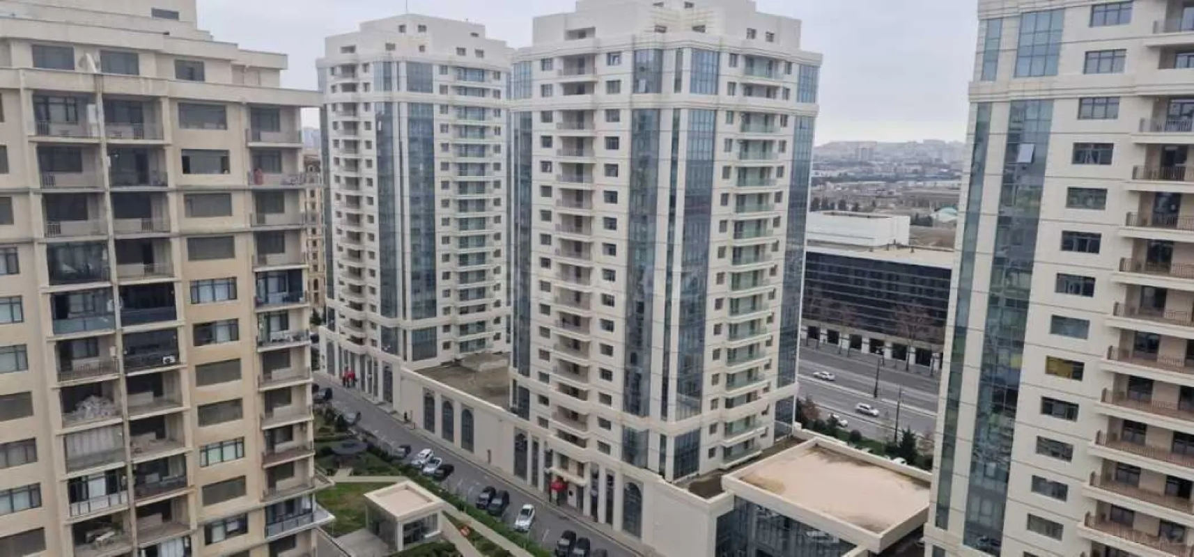 Satılır 3 otaqlı mənzil 146 m²