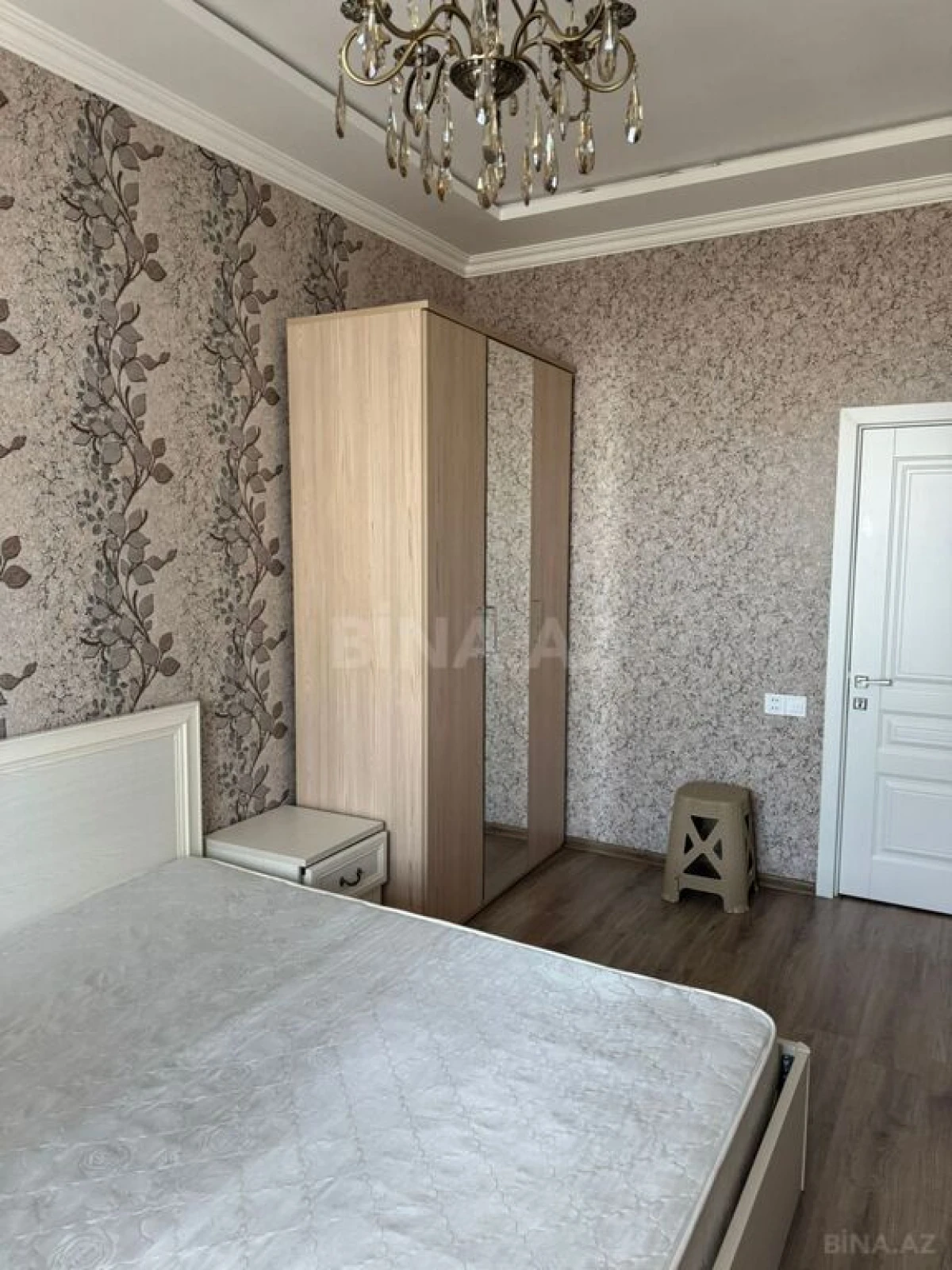 Kirayə verilir 3 otaqlı mənzil 130 m²