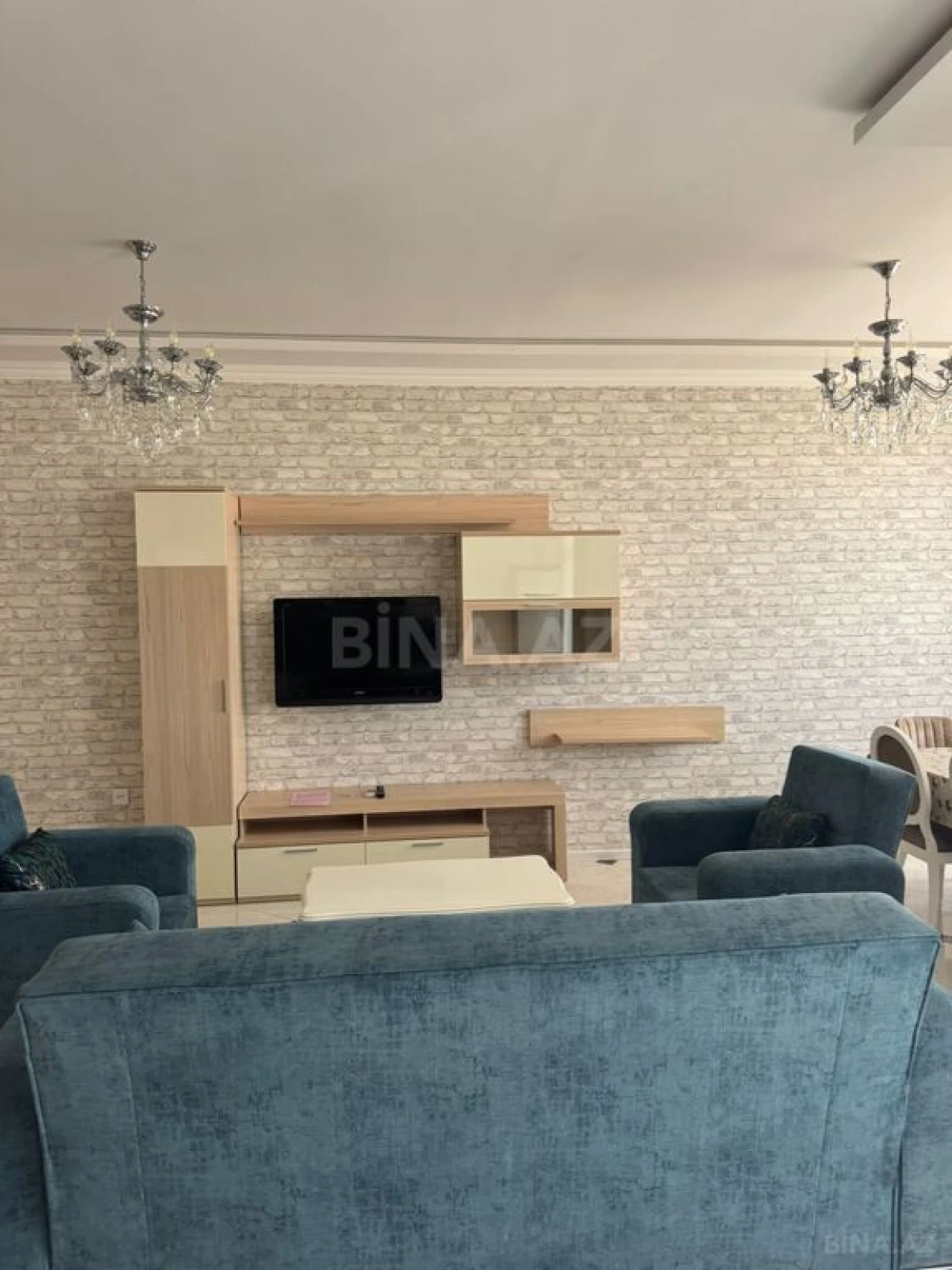 Kirayə verilir 3 otaqlı mənzil 130 m²