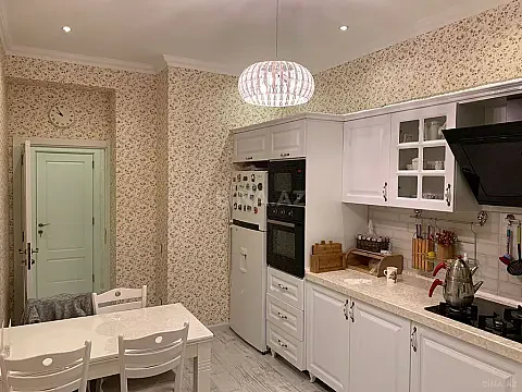 Satılır 3 otaqlı mənzil 135 m²