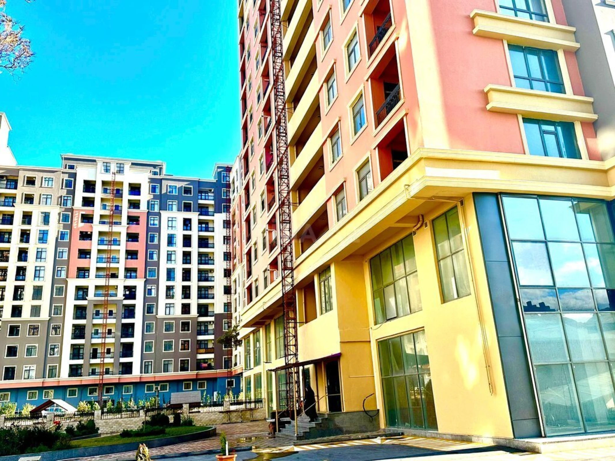 Satılır 2 otaqlı mənzil 62 m²