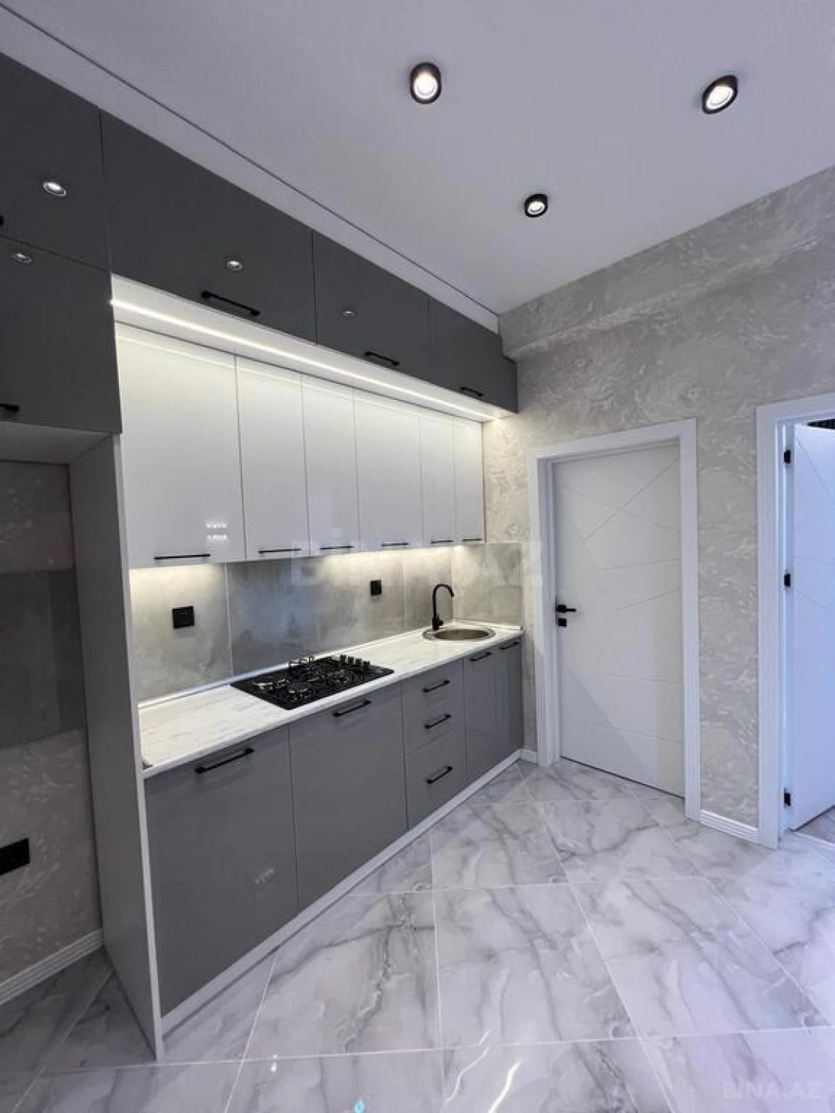 Satılır 2 otaqlı mənzil 62 m²