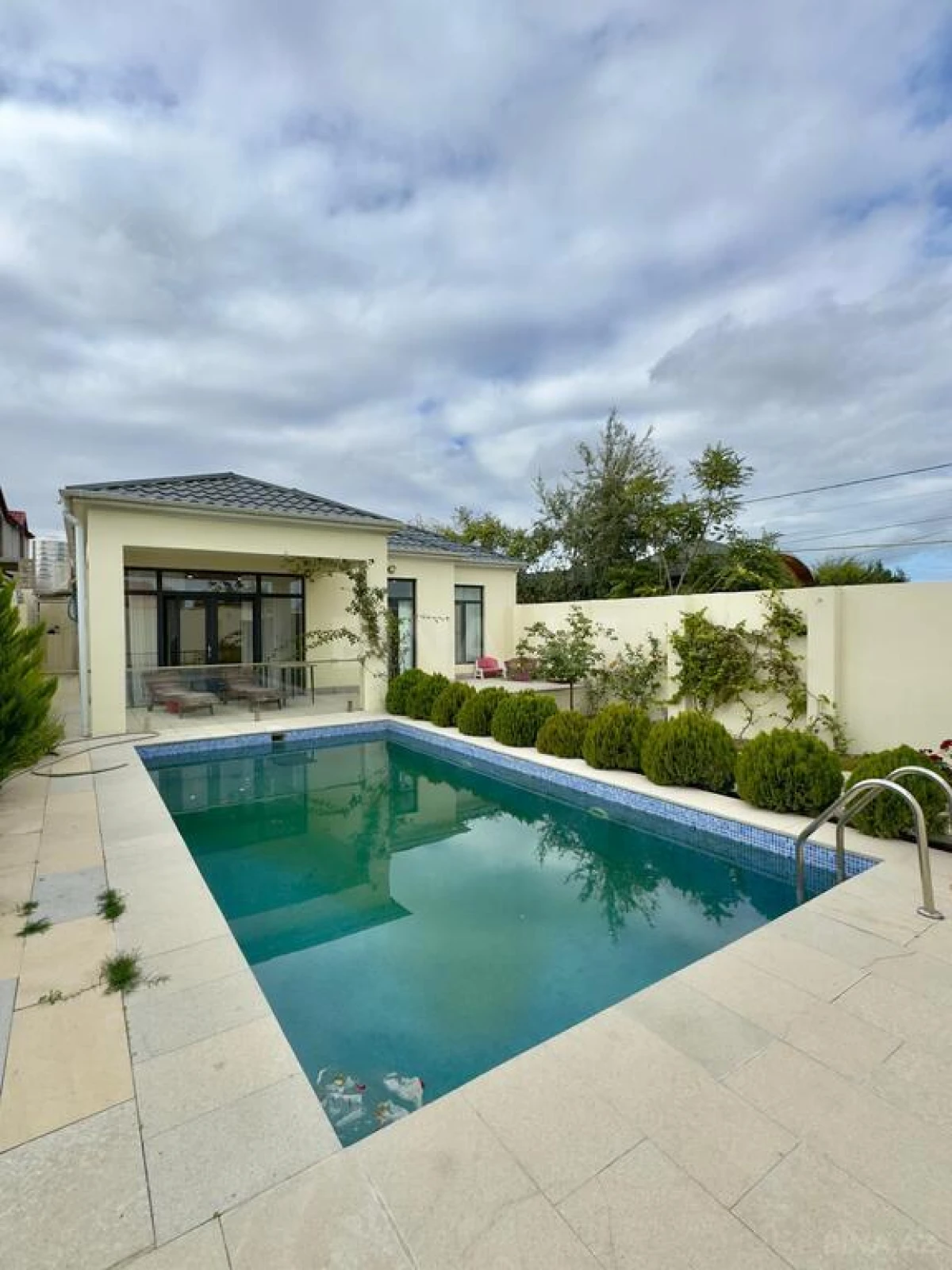 Satılır 3 otaqlı həyət evi 170 m²