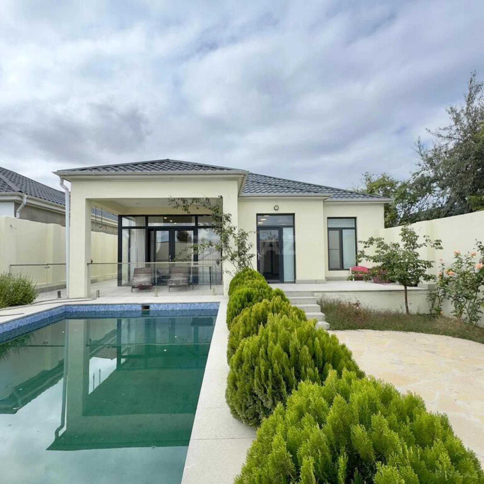 Satılır 3 otaqlı həyət evi 170 m²