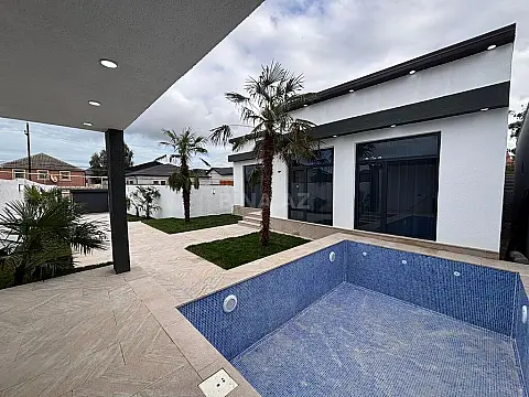 Satılır 4 otaqlı həyət evi 150 m²