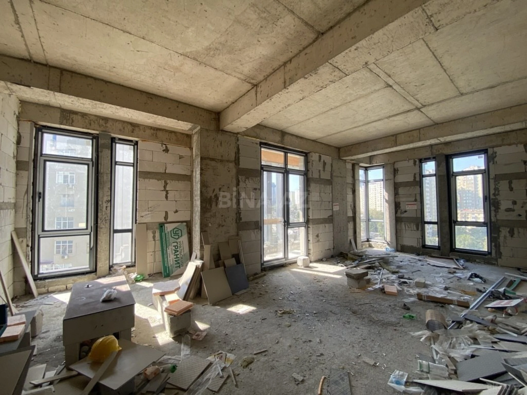 Satılır 3 otaqlı mənzil 154 m²