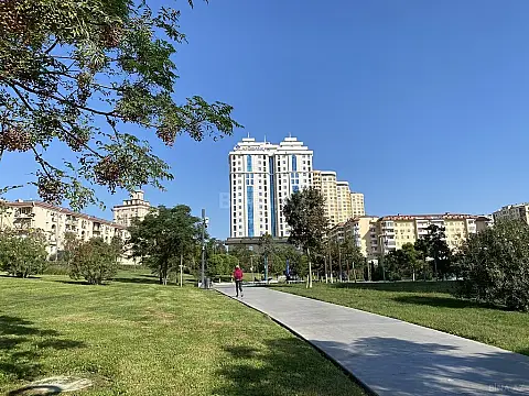 Satılır 3 otaqlı mənzil 154 m²