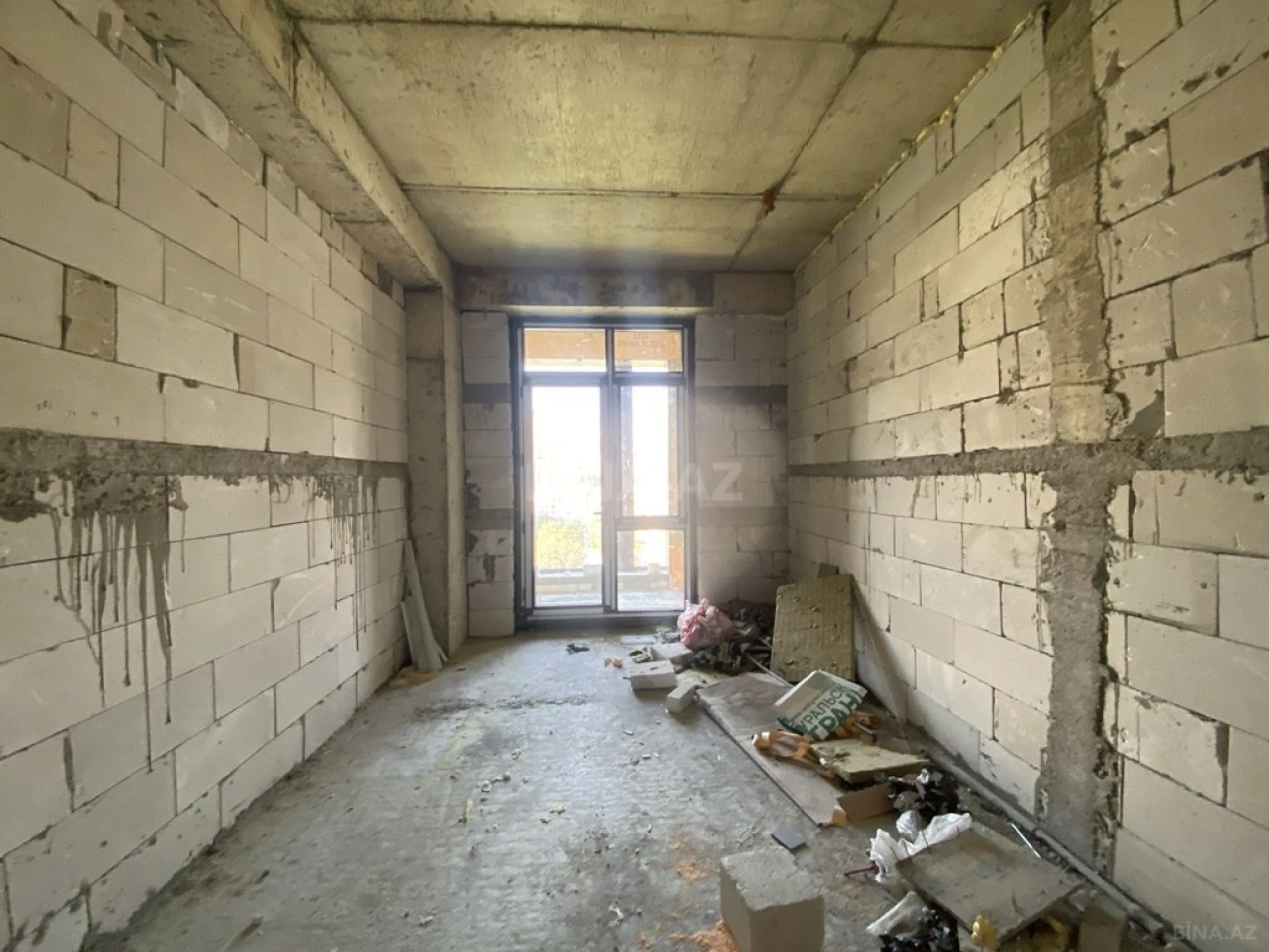 Satılır 3 otaqlı mənzil 154 m²