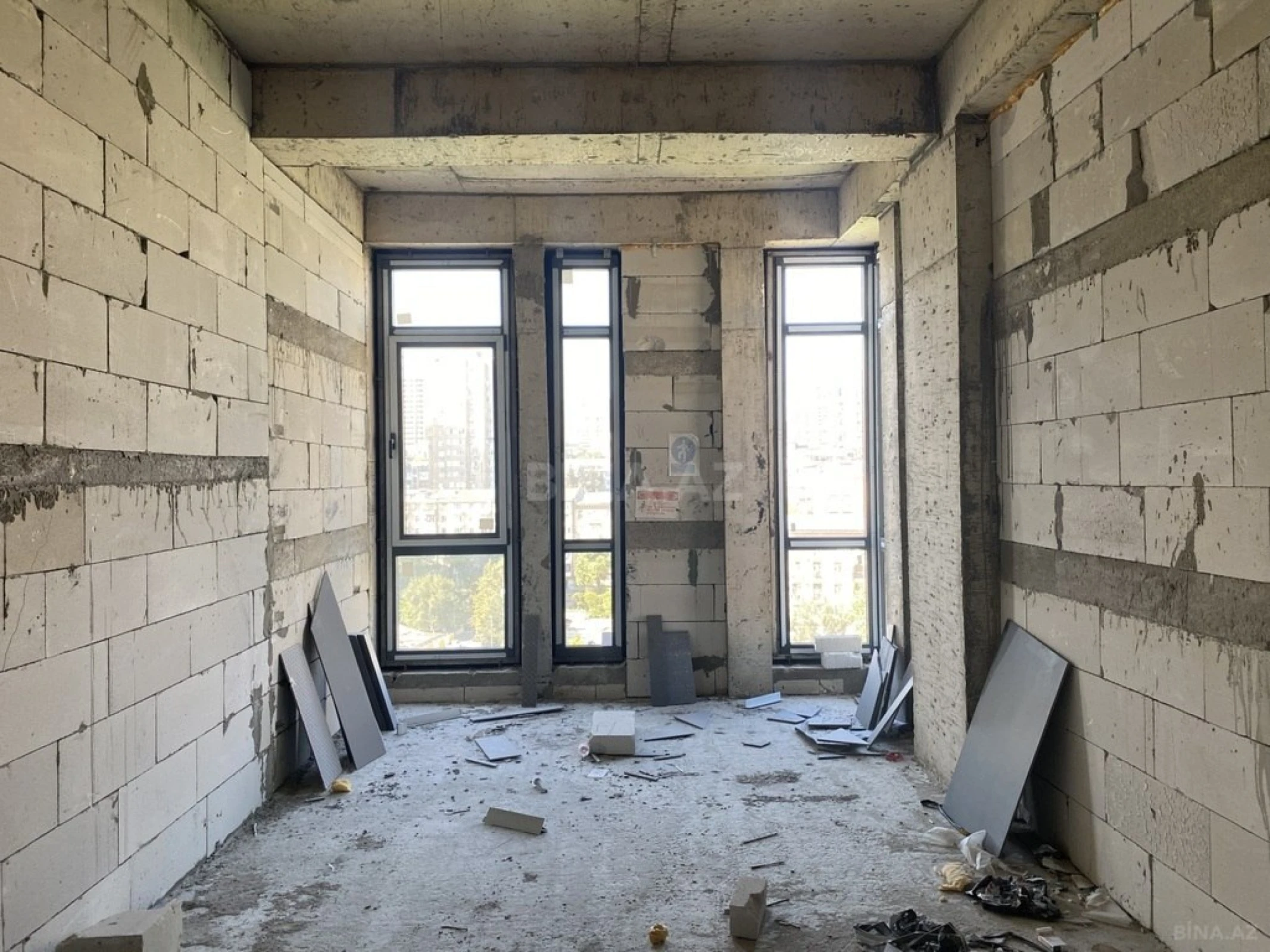 Satılır 3 otaqlı mənzil 154 m²