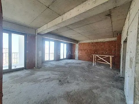 Satılır 4 otaqlı mənzil 192 m²