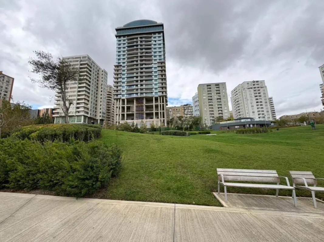 Satılır 4 otaqlı mənzil 192 m²