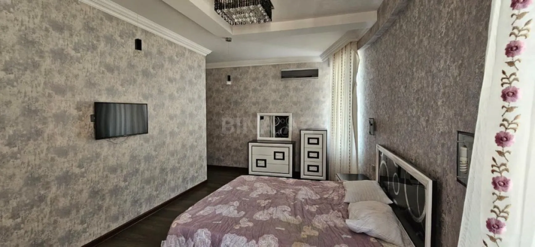 Kirayə verilir 4 otaqlı mənzil 160 m²