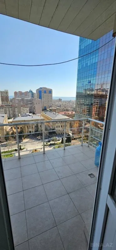 Kirayə verilir 4 otaqlı mənzil 160 m²