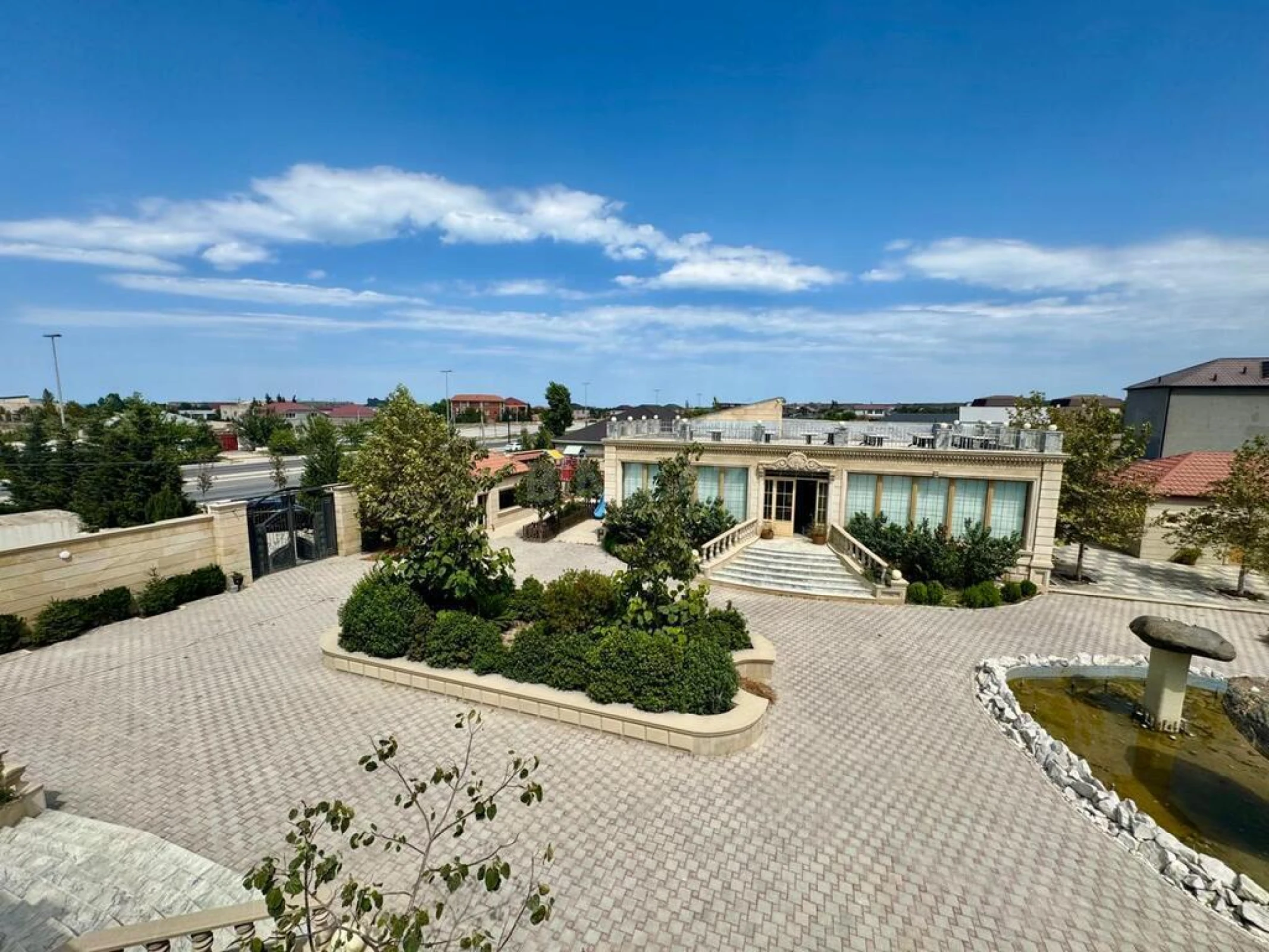 Satılır obyekt 500 m²