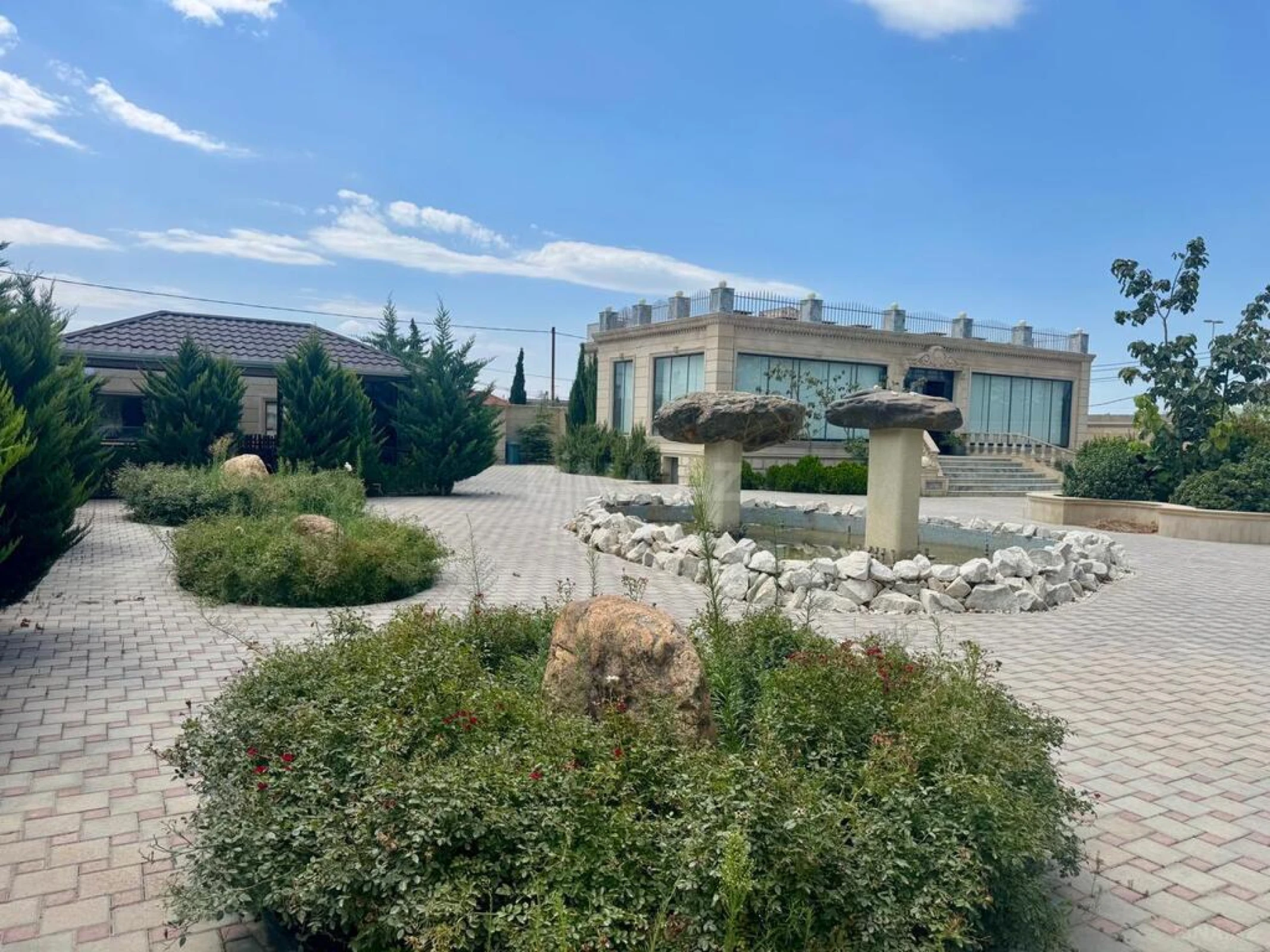 Satılır obyekt 500 m²