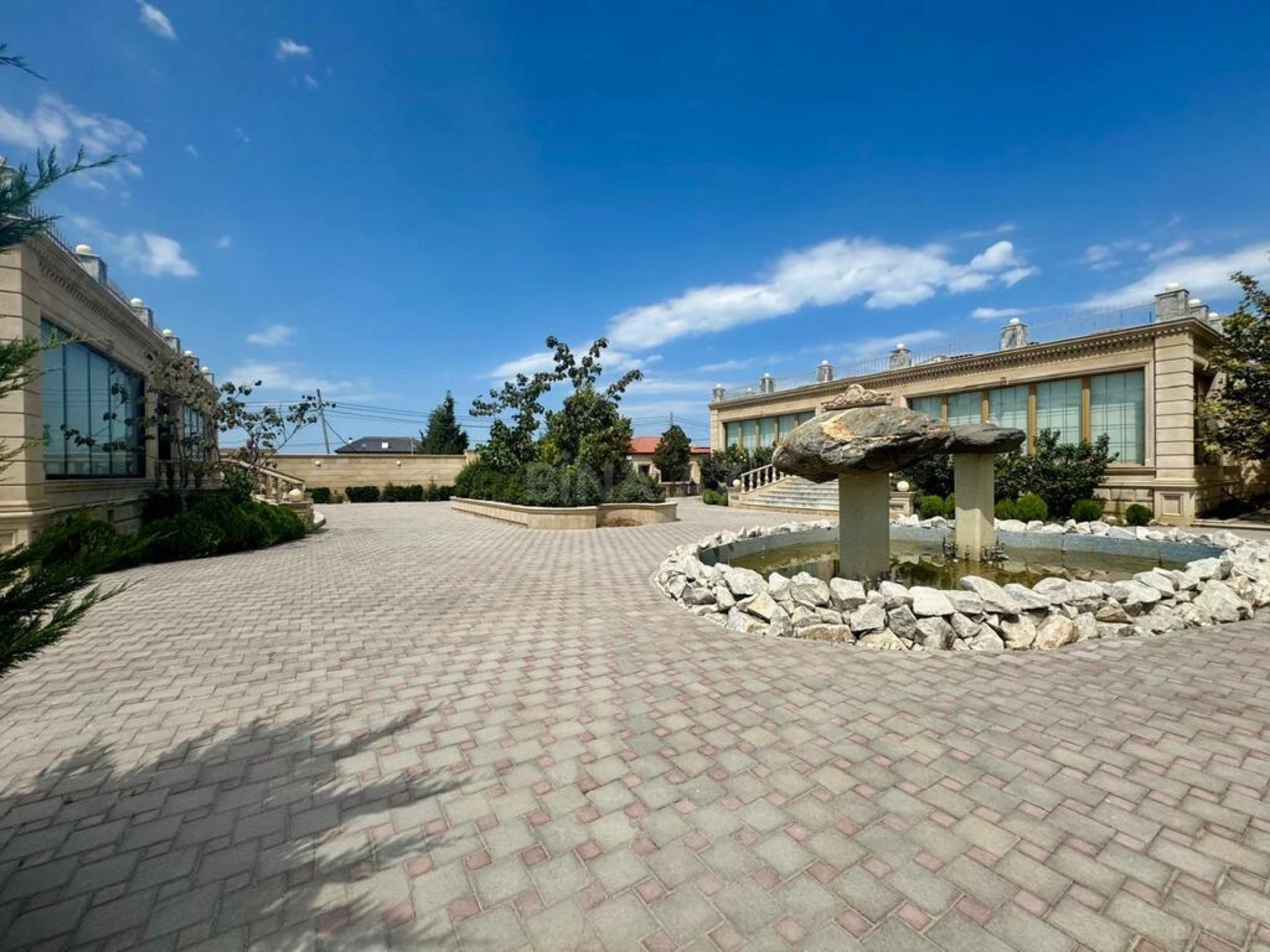 Satılır obyekt 500 m²