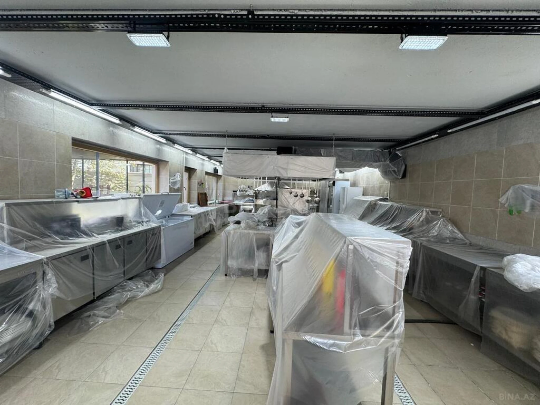 Satılır obyekt 500 m²