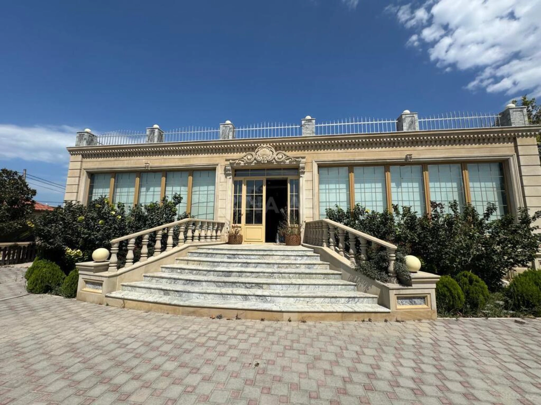 Satılır obyekt 500 m²