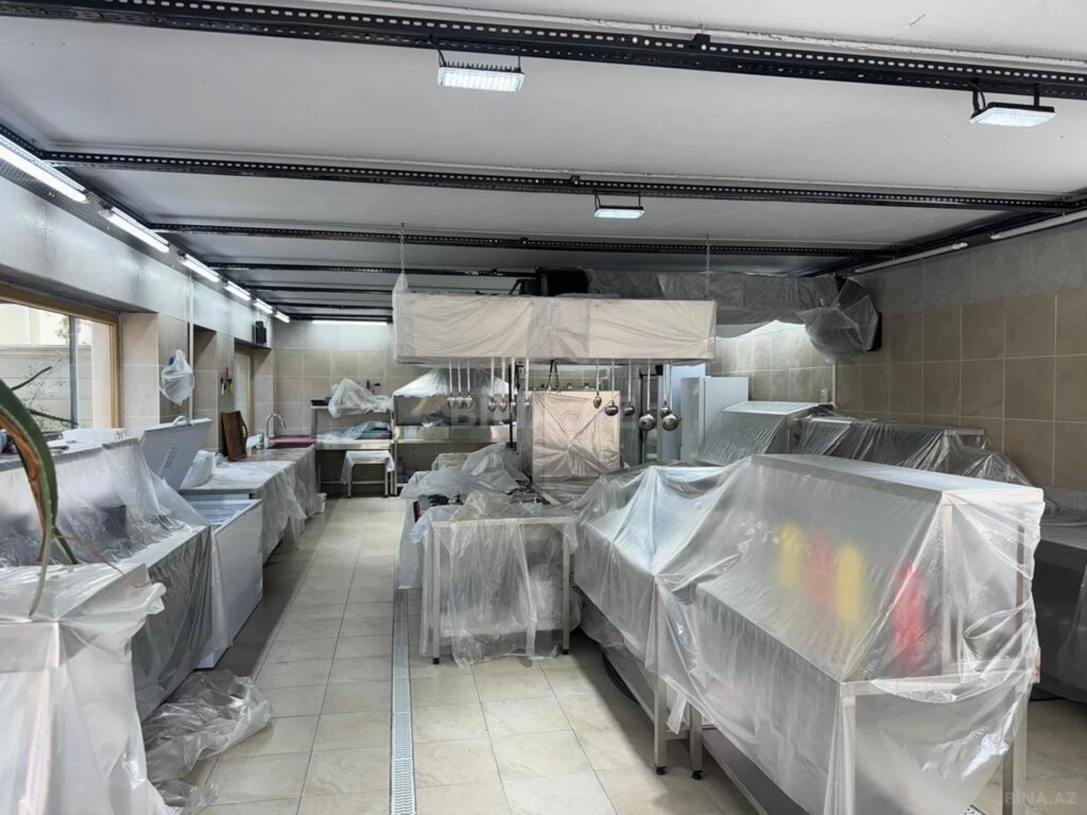 Satılır obyekt 500 m²